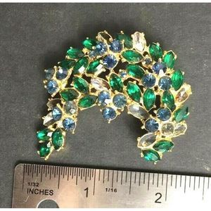 VINTAGE TRIFARI GREEN RHINESTONE FLOWER LEAF